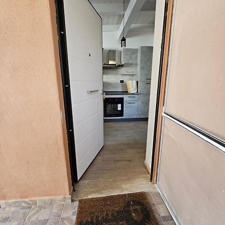 Casa Vacanze Dragona 15 Min Fco 10 Min Ostia Acilia Exterior foto